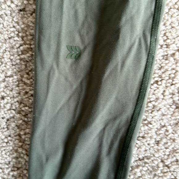 All in Motion Leggings - Picture 4 of 7